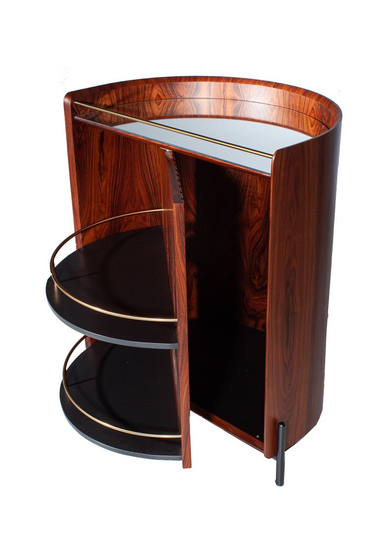 Funcionais e decorativos, os carrinhos-bar estão de volta - ABIMAD331 Funcionais e decorativos, os carrinhos-bar estão de volta - ABIMAD331