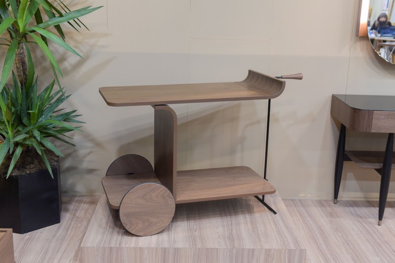 Funcionais e decorativos, os carrinhos-bar estão de volta - ABIMAD334 Funcionais e decorativos, os carrinhos-bar estão de volta - ABIMAD334