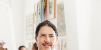 Com madeira de demolição reutilizada, designer Rodolfo Rascão cria as peças "Bancos Elementos" - BANCOS