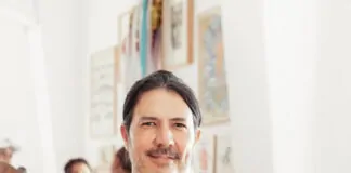 Com madeira de demolição reutilizada, designer Rodolfo Rascão cria as peças "Bancos Elementos" - BANCOS