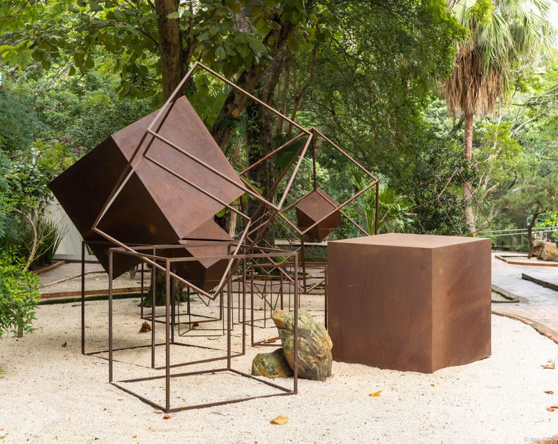 José Bechara apresenta instalação ao ar livre no Instituto Artium - BECHARA