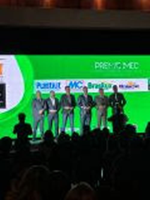 Brasilux recebe prêmio em Belo Horizonte por sua linha de tintas imobiliárias - BRASILUX