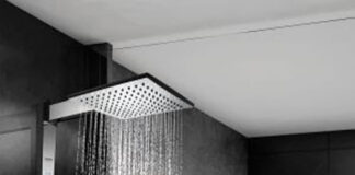 O chuveiro Acqua Century Digital possibilita controlar a temperatura da água e indica o tempo do banho - CHUVEIRO