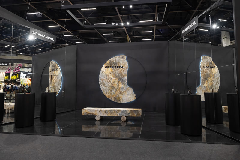 Gramarcal Granitos e Mármores realiza bate-papo com Isabelle Kopper na Expo Revestir - COPPER