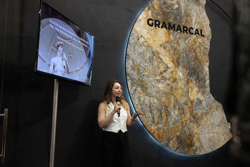 Gramarcal Granitos e Mármores realiza bate-papo com Isabelle Kopper na Expo Revestir - COPPER2