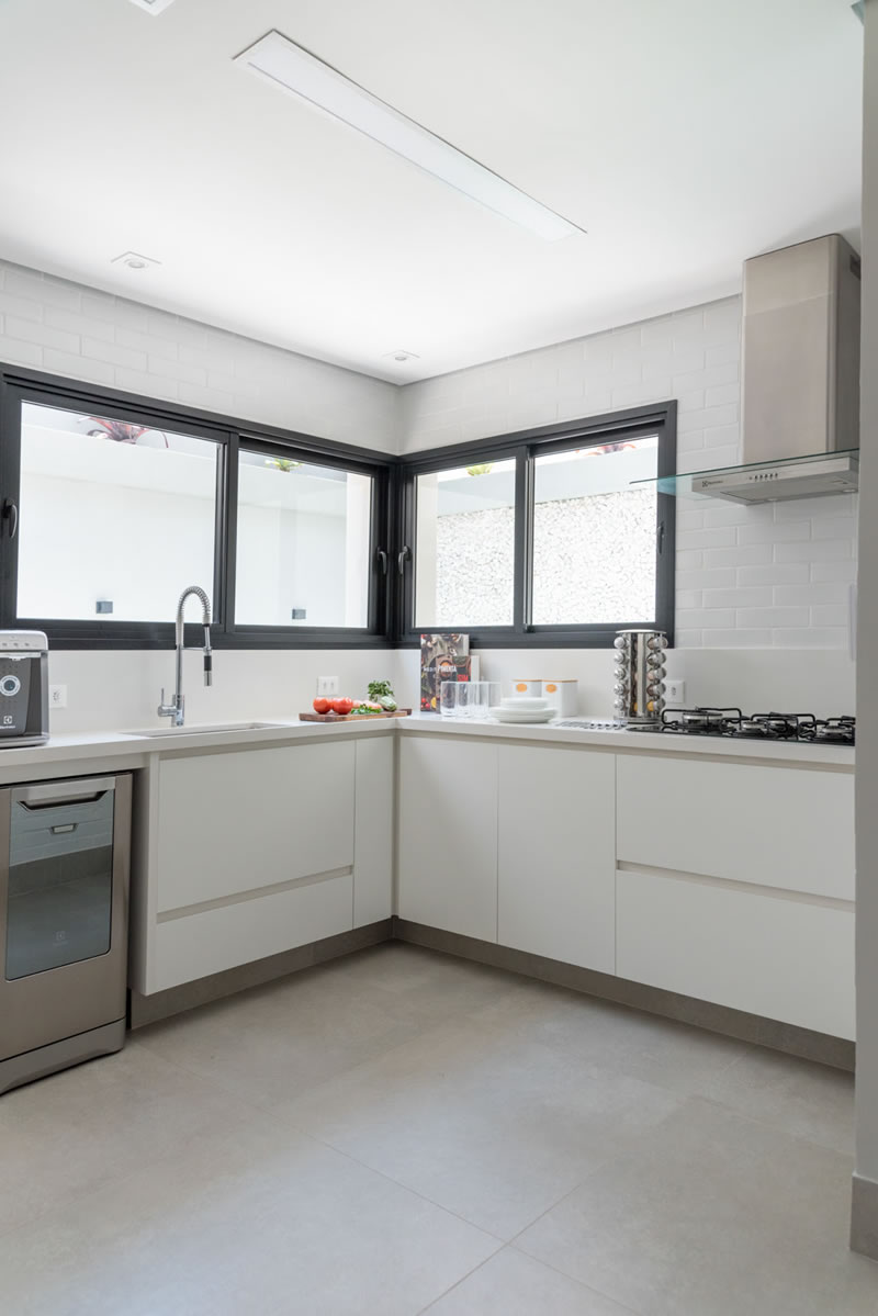 Portas e gavetas: dicas para aproveitar os espaços de forma inteligente - COZE4