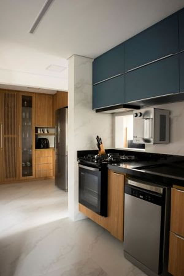 Apartamento reformado traz modernidade e funcionalidade a espaços ociosos - COZINHA