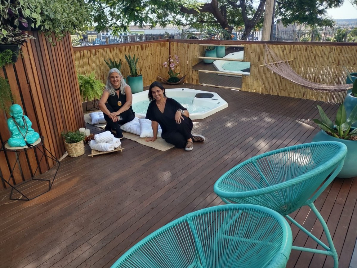 5ª Mostra da Aquaplás reúne 17 ambientes e 23 profissionais das áreas de arquitetura, decoração e paisagismo - Carla Dadazio e Suzana Barbieto