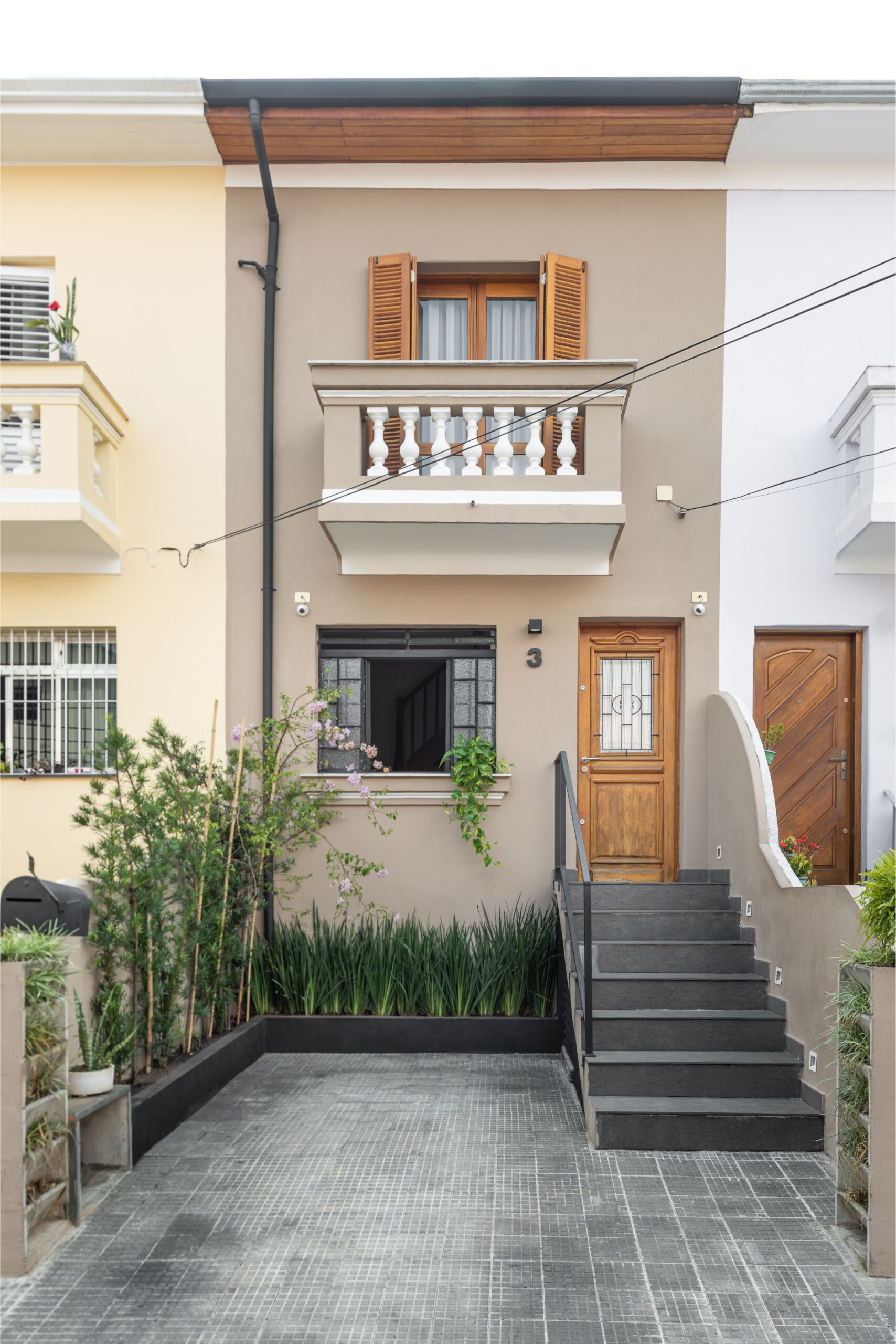 Casas em terrenos estreitos: como vencer as limitações e projetar com aproveitamento e soluções eficientes - ESPACO4 scaled