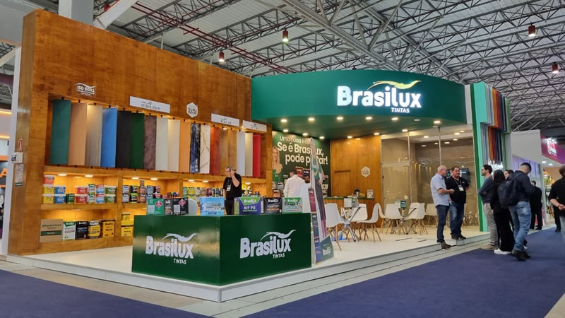 Fabricante de tintas se destaca na 25ª Construsul com projeto Loja 100% Brasilux - Estande da Brasilux