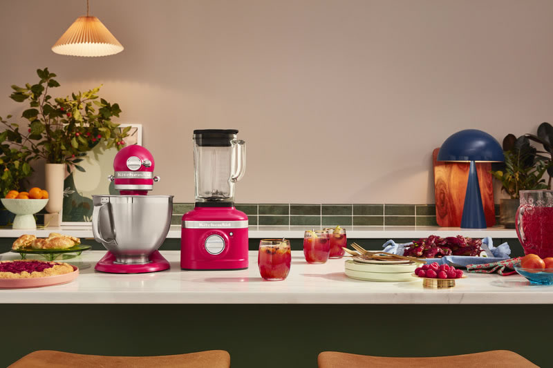 Para atrair os olhos e o paladar: KitchenAid aposta na cor Hibiscus para 2023 - HIBISCUS1