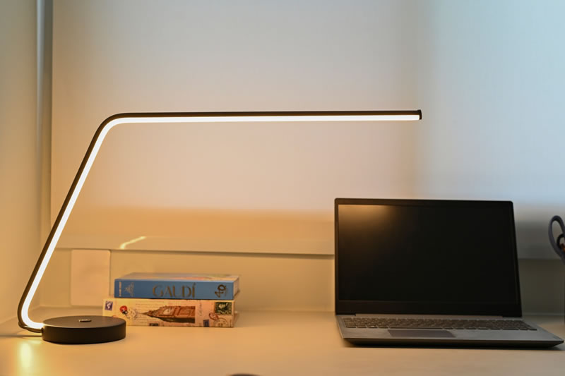 Confira dicas de iluminação para o espaço de home office ou para o cantinho de estudos - HOME