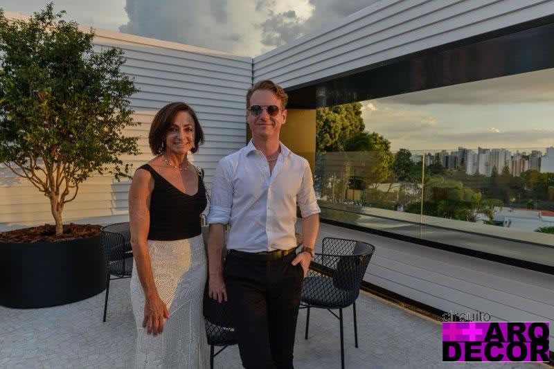 Jader Almeida recebe convidados na inauguração do showroom em Campinas - JADER12