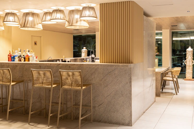 Conforto atemporal e identidade local transformam os interiores do Ritz Suítes em Maceió - MACEIO Conforto atemporal e identidade local transformam os interiores do Ritz Suítes em Maceió - MACEIO