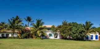 Casa recebe mobiliário e materiais produzidos por artesões locais em Trancoso - OKA