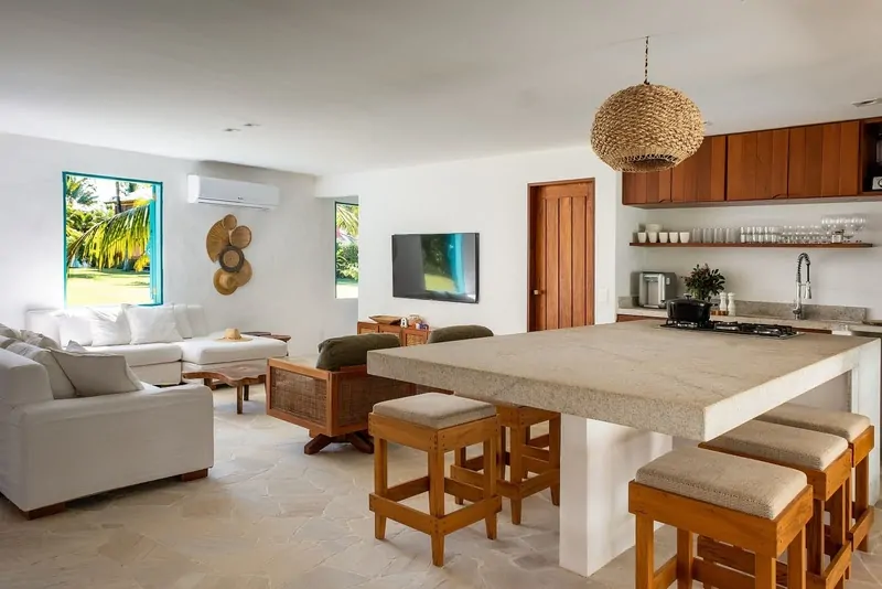 Casa recebe mobiliário e materiais produzidos por artesões locais em Trancoso - OKA1