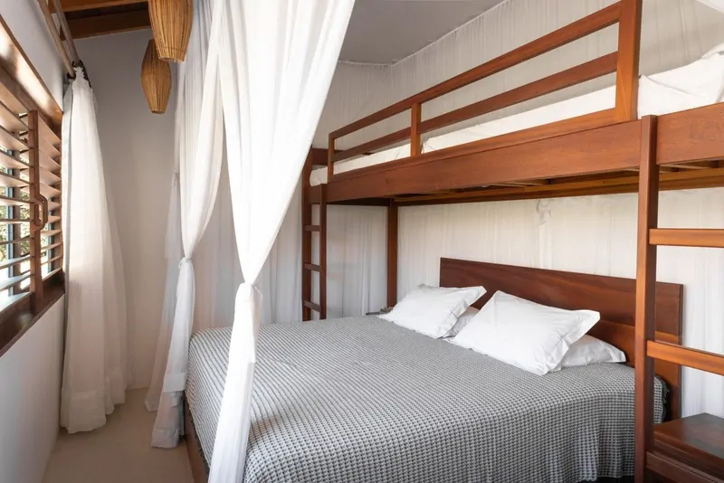 Casa recebe mobiliário e materiais produzidos por artesões locais em Trancoso - OKA3