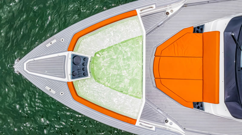 Inovação em alto-mar: iate brasileiro com piscina que usa água do mar estreia nos EUA - OKEAN