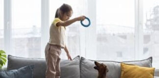 Crianças e pets em casa? Descubra o segredo para manter o seu sofá como novo por mais tempo - PET