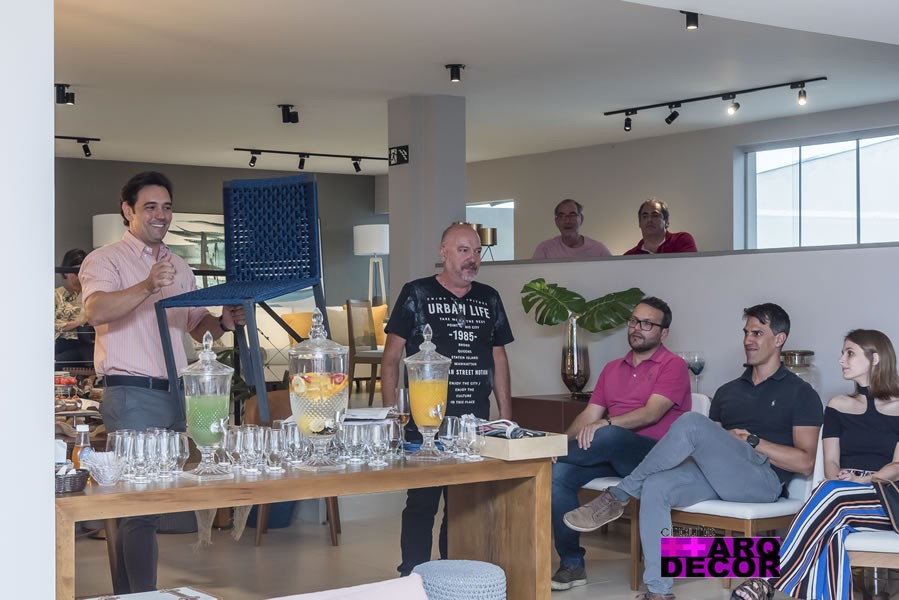 Lançamento Vitrine Conceitual Tessaro Móveis - TESSARO 166