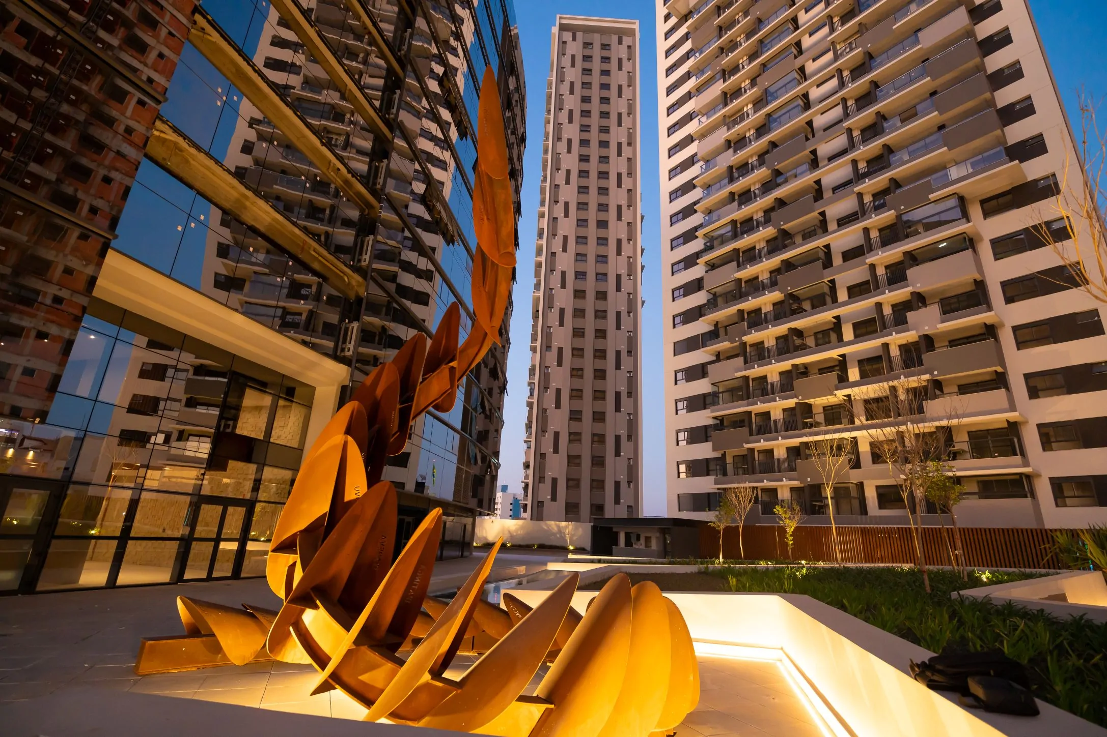  Sorocaba ganha obra de arte de mais de 7 toneladas, assinada por Guto Requena - TOWER