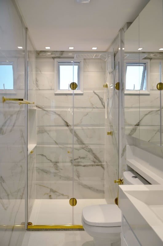 Arquiteta lista itens indispensáveis em banheiros pequenos - benheiro pequeno 02