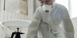 Água Sanitária e Cloro: entenda os riscos de uso desses produtos no seu piso - cloro