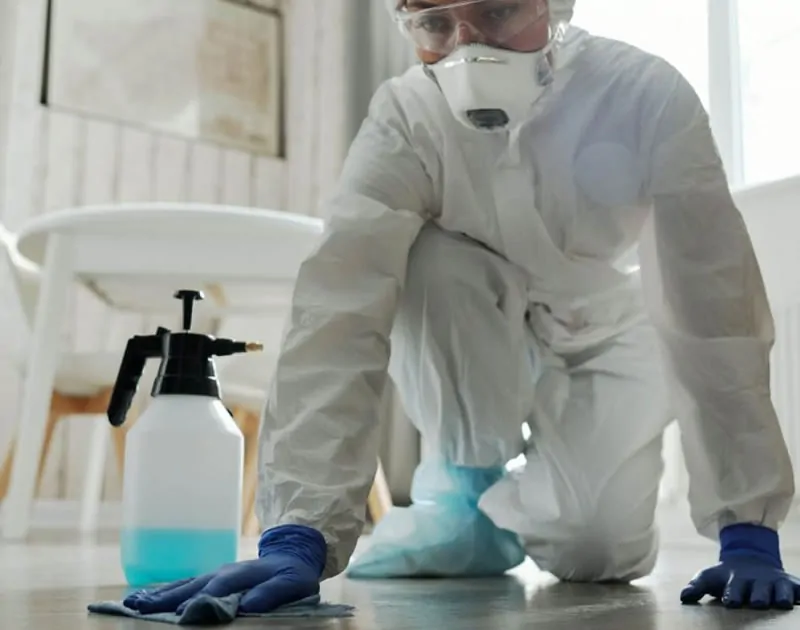 Água Sanitária e Cloro: entenda os riscos de uso desses produtos no seu piso - cloro