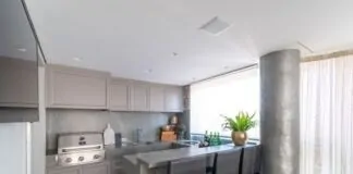 Varanda gourmet integrada amplia espaço de convivência - florense