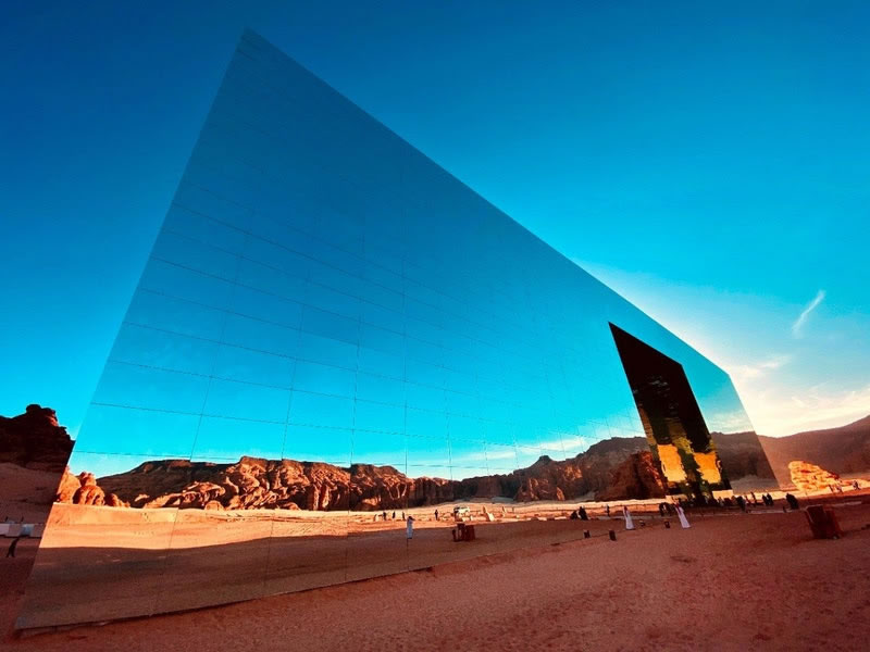 Maraya Concert Hall: o maior edifício espelhado do mundo instalado no deserto da Arábia Saudita - guardian2 1