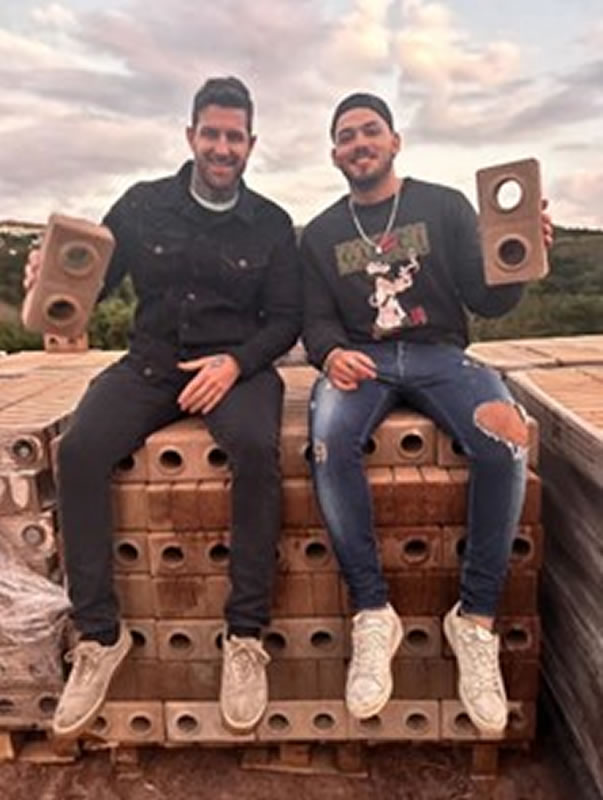 Empresários firmam parceria para expandir soluções sustentáveis na construção civil - tijolos